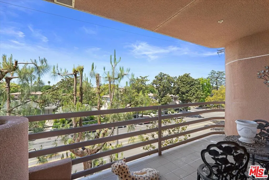 4310 Cahuenga Boulevard 304, Toluca Lake, California 91602 home-pic-25